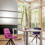 W najjaśniejszym narożniku powstało miejsce do pracy.