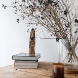 nowoczesna sypialnia ze starymi meblami