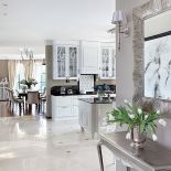 Błyszczący dom w nowym włoskim stylu