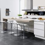 O 4 stopniach regulacji mocy z 3 filtrami za 4499 zł. Do tego piekarnik parowy z tej samej