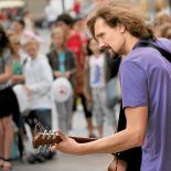 O tęsknotach za Polesiem, babcią Walentyną i pieczoną babką ziemniaczaną opowiada Gienek Loska.