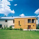 O uroku domu zadecydowała elewacja. Podczas jej układania pilnowano robotników, którzy, aby szybciej skończyć robotę,