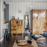 Obok szaf z 1870 roku. Dom urządzony klasykami