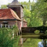 Obronna farma D aigermont w Sisie, na północy francji wciąż jest pełna skarbów.