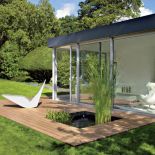 Oczko wodne w... tarasie. Cena deski tarasowej z modrzewia ? 59 zł/mb. KOMFORT