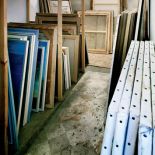 Od lat każdego ranka wchodzi na ostatnie piętro. Pracuje metodycznie, spokojnie. Jak człowiek, który wie, co i po co robi.