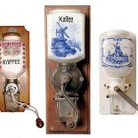 (Od lewej) Wiszące: pierwszy ze zbiorów Muzeum Lubuskiego im. Jana Dekerta Zagrody Młyńskiej , drugi