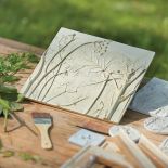 Romę Roman fascynuje eteryczne piękno kwiatów i ziół. Długo zastanawiała się, jak zatrzymać ich przemijanie.