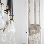 Odrapane drzwi - charakterystyczne dla stylu rustykalnego.