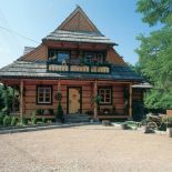 Ogród zdobi drewniany wóz. Wymarzone miejsce