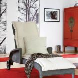 Ogrodowy szezlong w salonie. Urządzony z pomocą... aniołów