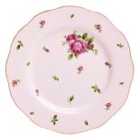 Old Country Roses zdobi wyłącznie porcelanę kostną, czyli taką, która powstaje ze spopielonych kości bydła,