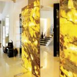 Onyksowe ściany są zachwycające, ale niezwykle kruche. Gospodarze przez pół roku szukali fachowca, który zgodziłby