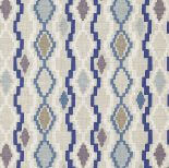 Modne tkaniny w oknach, na stole i kanapie