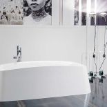 Oryginalną wannę Bella wymyślił znany projektant ceramiki łazienkowej Antonio Lupi. Po raz pierwszy pokaże ją