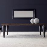 Oszczędna elegancja od Ego. Stół kosztuje 4200 euro, krzesło - 1160 euro, lustro - 1307 euro. GALERIA WNĘTRZ