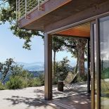 Oszklony ekotaras, który energią słoneczną ogrzewa resztę domu.