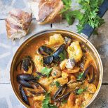 Owoce morza w sosie pomidorowym. Smaki południowych wód