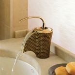 Ozddobna ze złotem. KOHLER. Baterie dla gadżeciarzy i ekologów