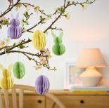 kolorowe ozdoby na wielkanocny stół