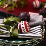 ozdoby z bombek na stół wigilijny