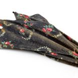 Parasol z drewnianą rączką, fot. SHUTTERSTOCK.COM