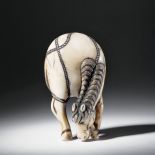 Pasący się koń , kość słoniowa, XVIII w.