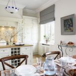 Pasją gospodyni jest m.in. międzywojenne malarstwo. Stąd w domu znajdziemy pierwszorzędną kolekcję obrazów.