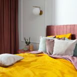pastelowa sypialnia w nowoczesnym mieszkaniu