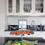 Patera z lustrem. DECOLOR. Apartament w pruskich koszarach