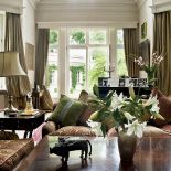 Pełen wiktoriańskich mebli. Neogotycka willa pod Warszawą