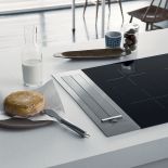 PIANO może być zamontowany po jednej stronie płyty albo z jednej i drugiej, stalowy, FALMEC POLSKA, falmecpolska.pl