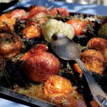 Pieczone pomidory. Greckie smakołyki