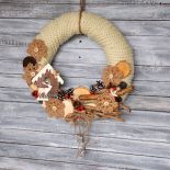 Piękne tradycyjne dekoracje bożonarodzeniowe zrobione na szydełku. Pomysłowy wianek świąteczny to także wspaniały pomysł na