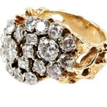 Pierścień Elvisa Presleya z 10-karatowym diamentem.