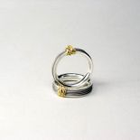 Pierścionki wykonane z platyny i złota.