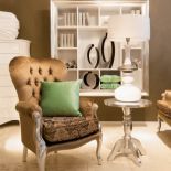 Pikowana Anita obita pluszem. Nóżki wykończone są srebrem - 2525 zł. MEBLONOWAK