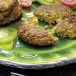 Placuszki z kaszki bulgur przyprawione ziołami.