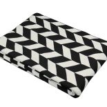 Pled Arrow i Yoonah marki Miloo Home, 125 x 150 cm, 225 zł każdy, HOUSE MORE