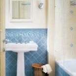 Płytki Genziana (240 zł/m²), dekor (36 zł/szt). YETI