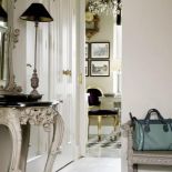 Podłoga w kuchni i holu to klasyczny artdecowski wzór. Brygida ułożyła jedynie mniejsze płytki.