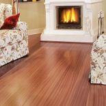 Podłoga z drewna sapeli firmy MARCHEWKA