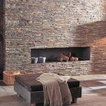 Podłoga z kamienia kwarcowego Nepal - 494 zł/mkw. Na ścianie Brick Nepal - 814 zł/mkw. Taki kamień koniecznie trzeba