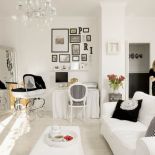 Podłoga ze starej kamienicy - wycyklinowana, pobielona bejcą i polakerowana wygląda jak nowa.