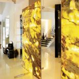 Podświetlona onyksowa ściana. HANNA DŁUGOSZ