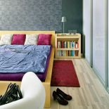 Podziwu godna kolorystyczna konsekwencja. Także sypialnia utrzymana jest w tej samej gamie barw co reszta mieszkania.