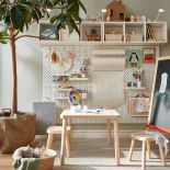 kącik kreatywny w pokoju zabaw