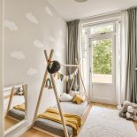 łóżko jak namiot w pokoju dziecka