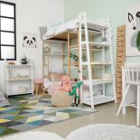 piętrowe łóżko w pokoju dziecka