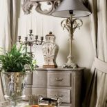 Połączenie szarości i beżów w mieszkaniu Brygidy bardzo spodobało się właścicielkom zaprzyjaźnionej z nią galerii